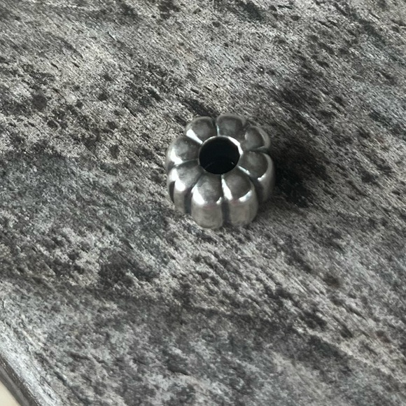 Pandora Sterling Silver Retired Grooved Clip Charm - Picture 3 of 3